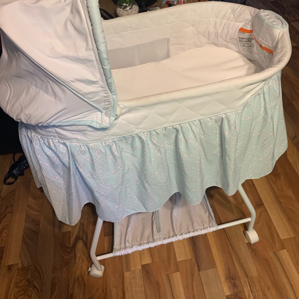 Infant Bassinet - Picture 3 of 3